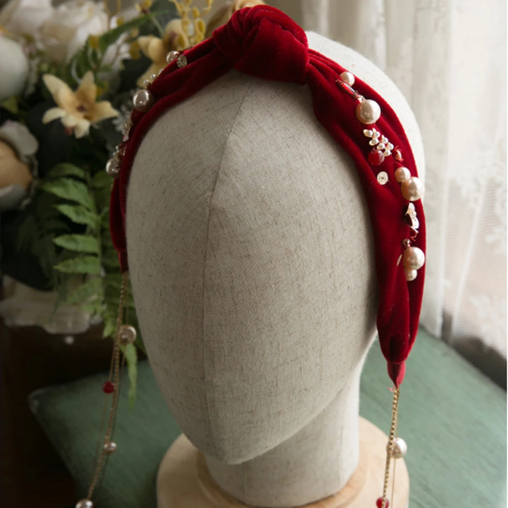 Женская бархатная шляпка-Вуалетка FS бордовая с бахромой украшенная бусинами для