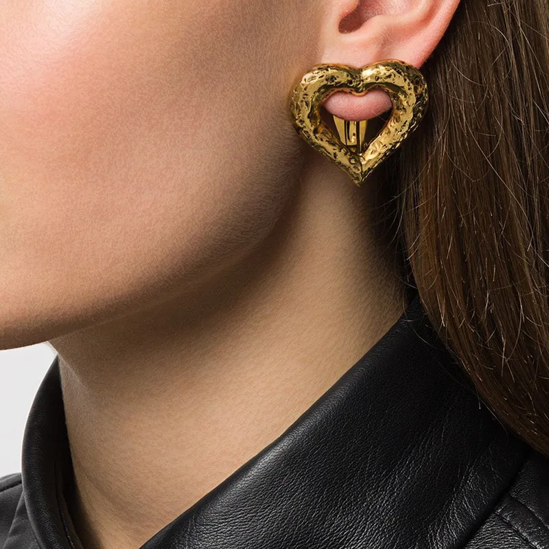 

Европейские и американские минималистичные любовные серьги без отверстия в ухе, клипса, латунное покрытие, в форме персика, женские модные ...