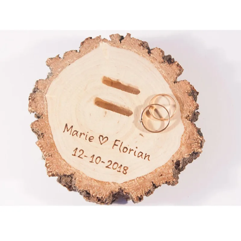 Выгравированные обручальные кольца на подушке альтернативный пользовательский