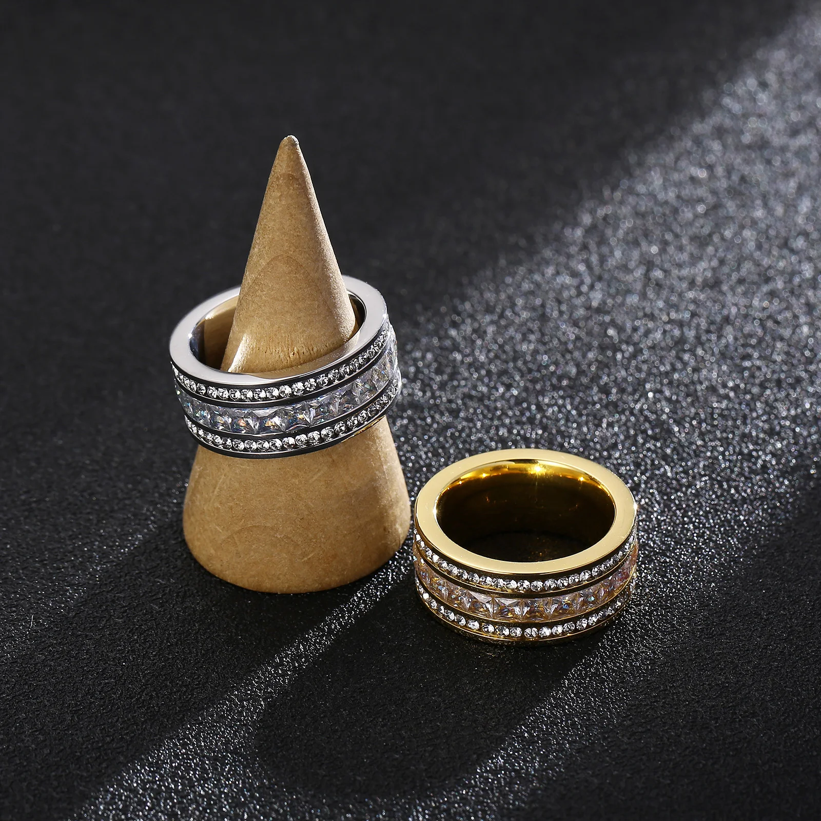 

HaoYi Stainless Steel Rhinestone Couple Ring For Men Women Gold Silver Color Fashion Wedding Luxury Zircon Jewelry Lover Gift