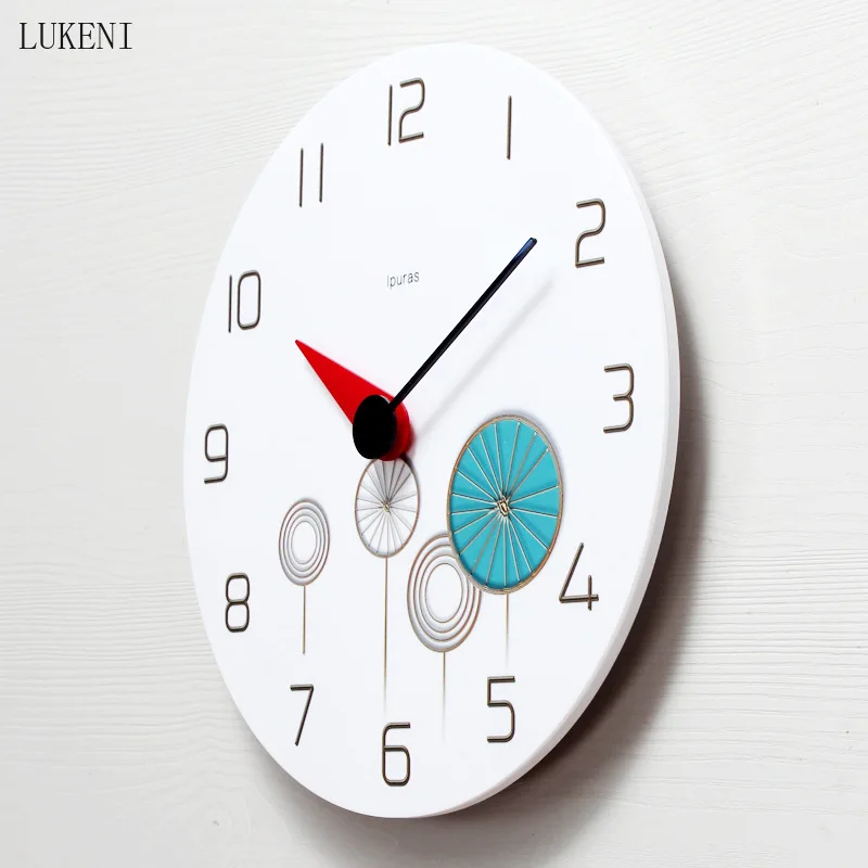 Простые маленькие ветряные мельницы окрашенные настенные часы для