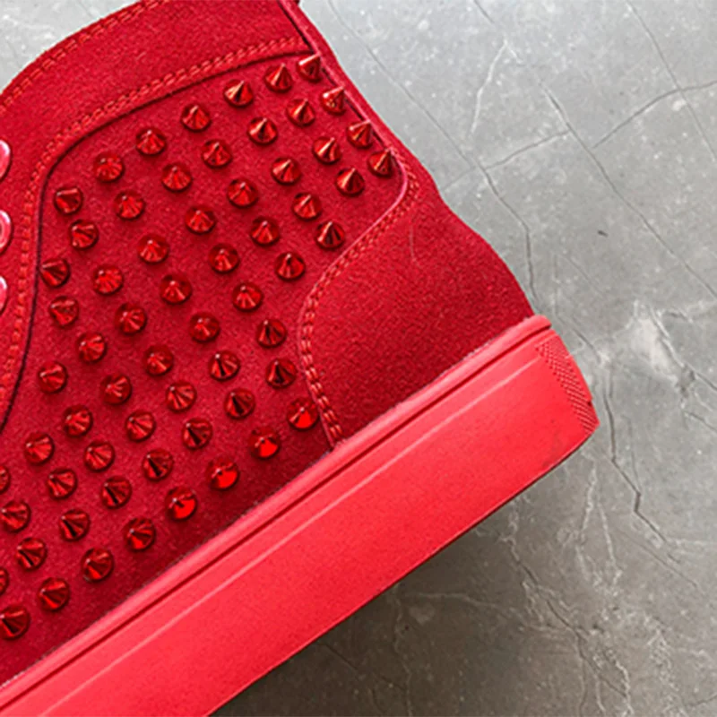 Однотонные кроссовки со шнуровкой и шипами повседневные Ботинки martin на плоской