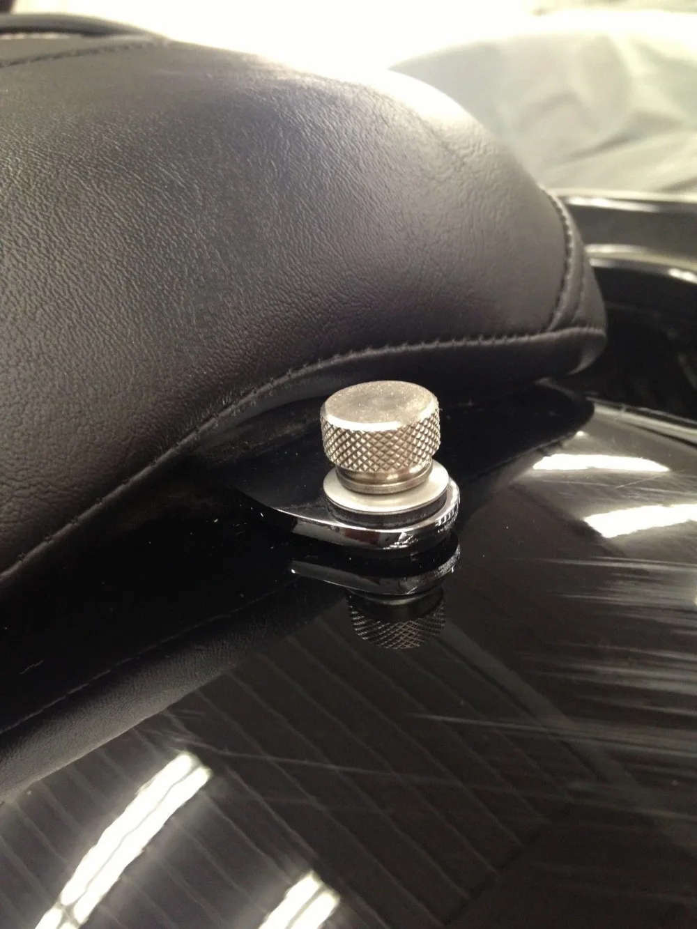 Мотоциклетное черное сиденье CNC Крепление Болт винтовая крышка для Harley Sportster Dyna