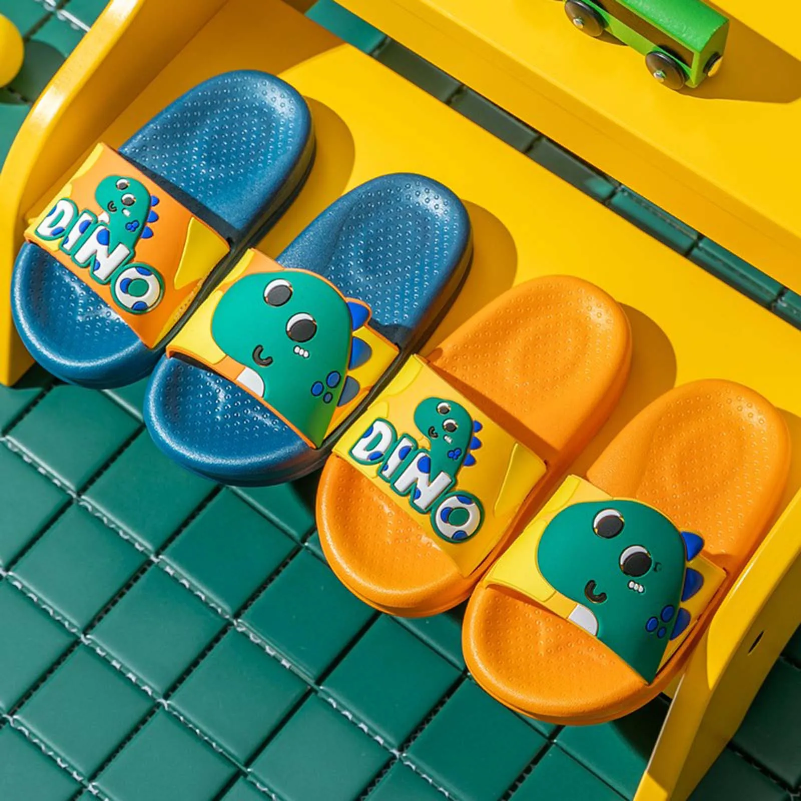 

New Fashion Slippers Kids Boys Girls Cartoon Dinosaur Non-slip Home Bathing Beach Shoes Sandals Flip flop Summer Slippers Kids