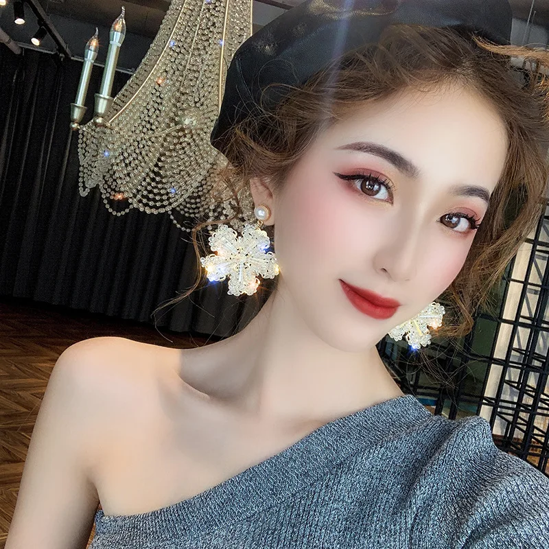 

OSHUER New Fashion handmade Sweet Crystal Joker Senior Drop Earrings Elegant Contracted Flower Senior Women Earrings Atmosphere