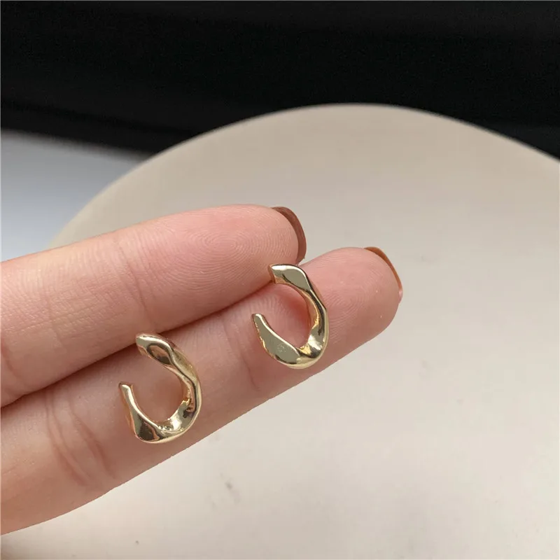 Модные темпераментные лаконичные серьги в стиле ретро асимметричные