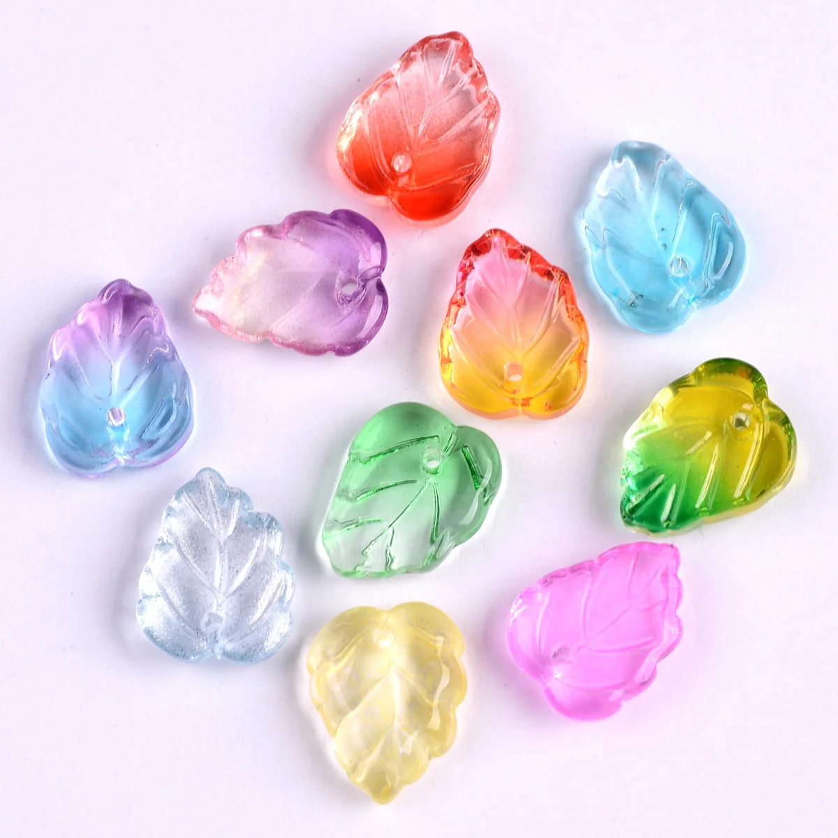 Бусины из хрустального стекла в форме листьев 13x10 мм россыпью сверху