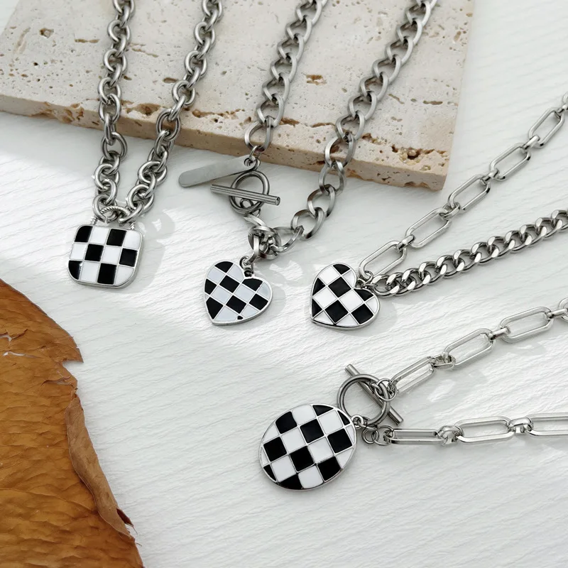 

WANGAIYAO new titanium steel stitching black and white lattice necklace female chessboard peach heart bag square lattice pendant