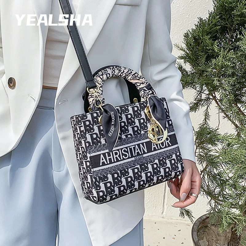 

New Fashion Luxury 2021 Trendy Handbag Diana Package Women Bags Canvas Messenger Bag One-Shoulder Small Square Bag