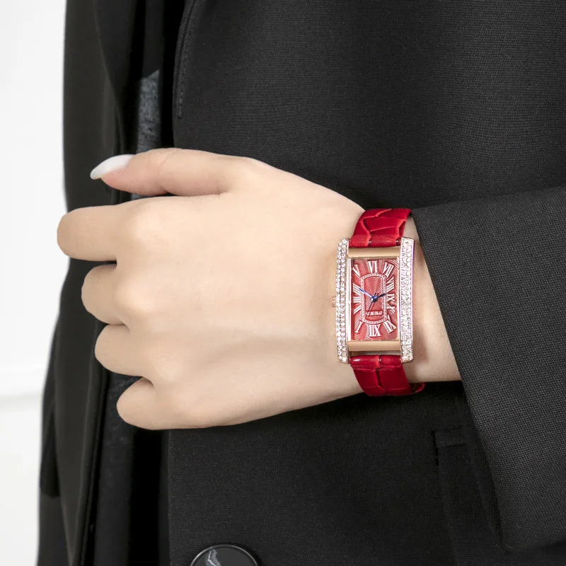 

Часы женские кварцевые с римскими цифрами и ремешком