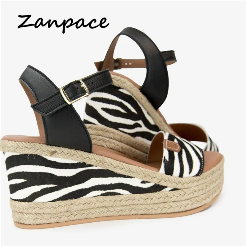 Женские сандалии с открытым носком на платформе перекрестной шнуровкой