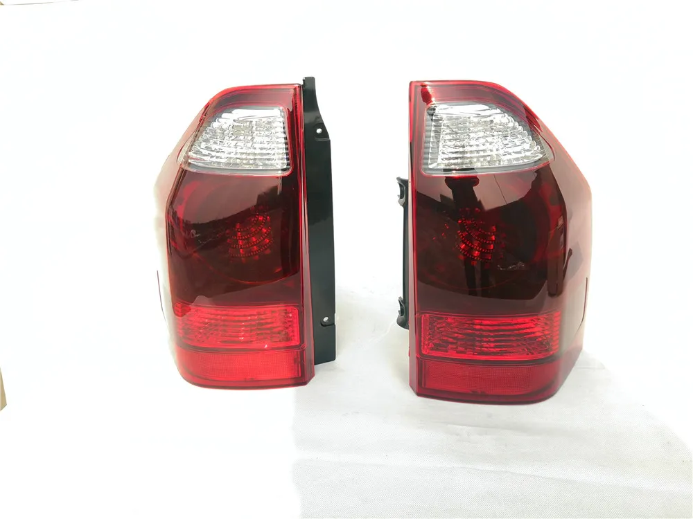 

Фонарь заднего поворота для Mitsubishi Pajero Montero Shogun III 2003 MN133765 MN133766