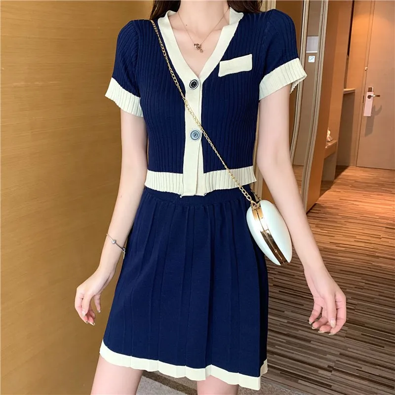 Элегантный женский комплект из двух предметов свитер и юбка Женский вязаный