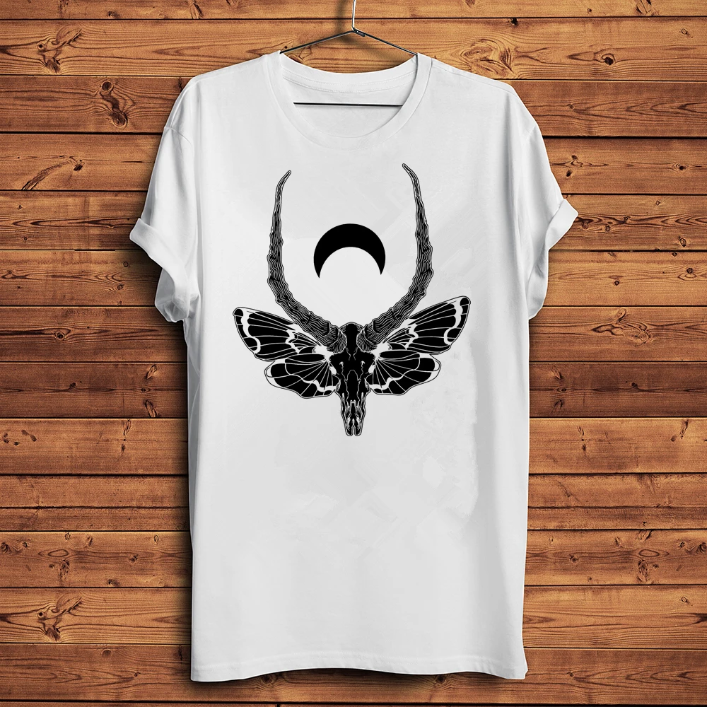 Женская готическая футболка с черепом кристаллами Луной и смертью молью язычник