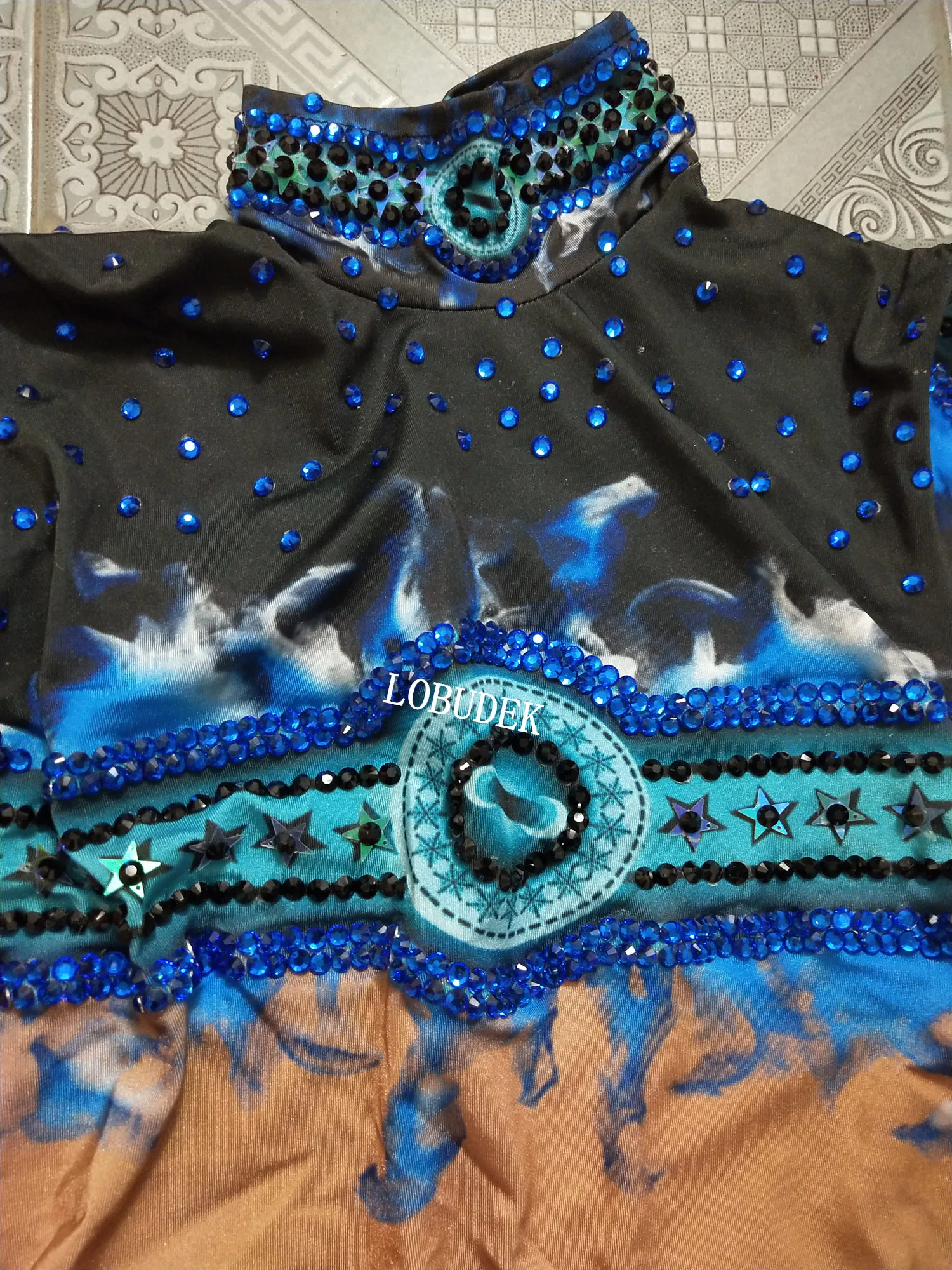 Обтягивающий женский комбинезон с голубыми кристаллами сексуальный купальник