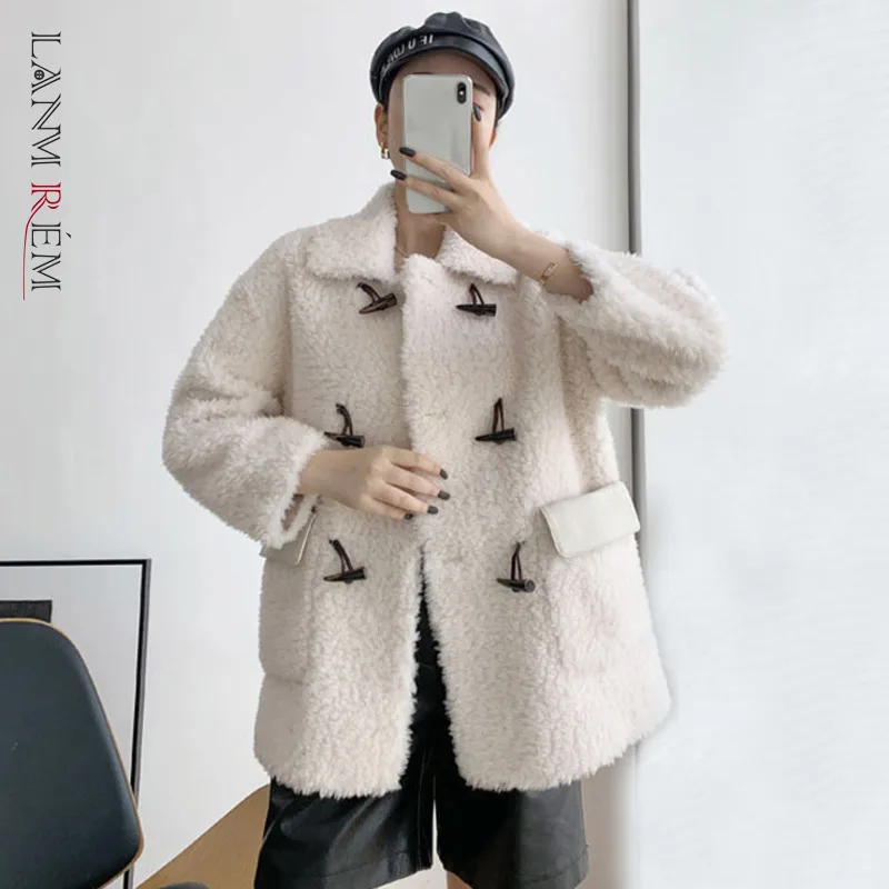 

LANMREM 2021 Winter New Faux Fur Warm Coat Women Casual Fashion Laple Wool Vintage Button Loose Long Sleeve Coats Female 2W361