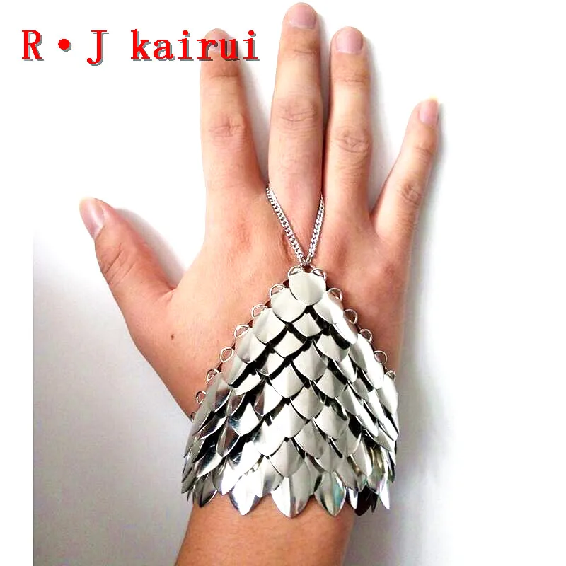 

Fashion Style WRHA02 Women Silver Plated Chains Silver Fish Scale Hand Chains Jewelry