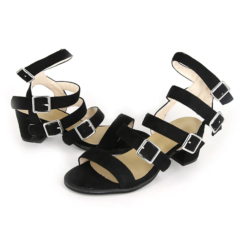Женские босоножки-гладиаторы из флока на среднем каблуке с ремешком и пряжкой |