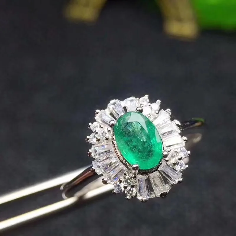 

Кольцо женское из серебра 925 пробы с изумрудом, регулируемое