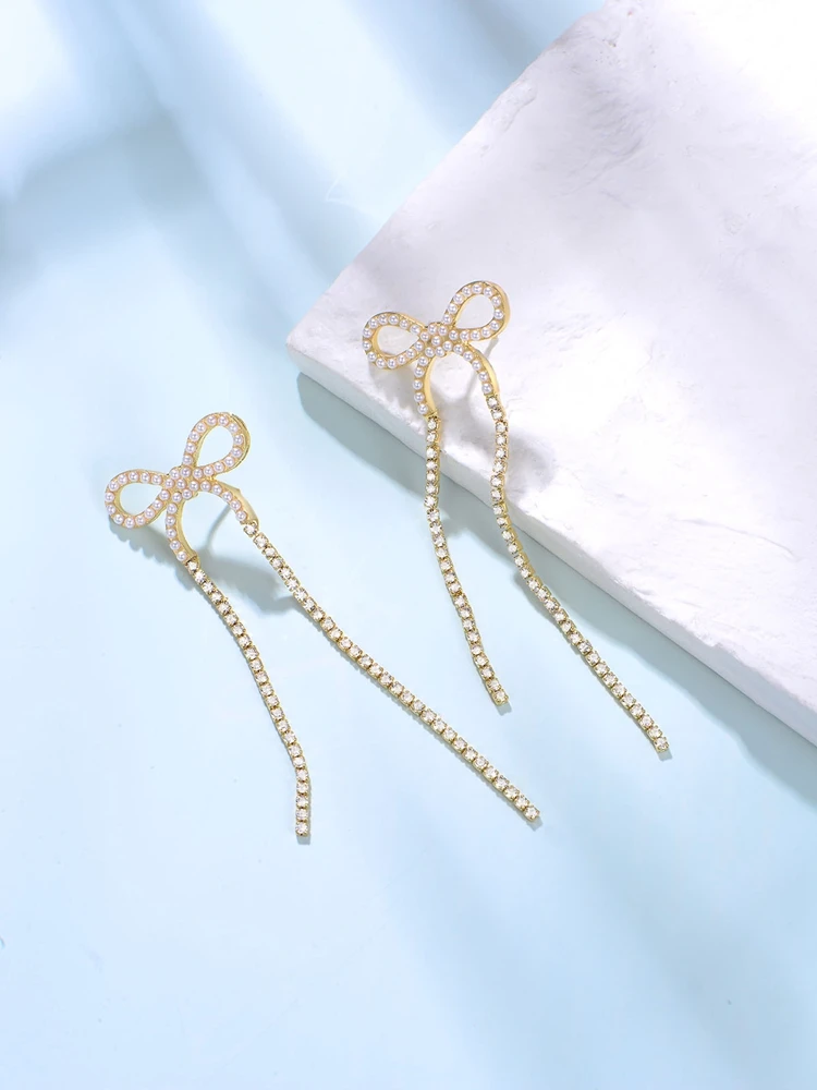 Женские серьги-бабочки из прозрачной пряжи с длинными кисточками