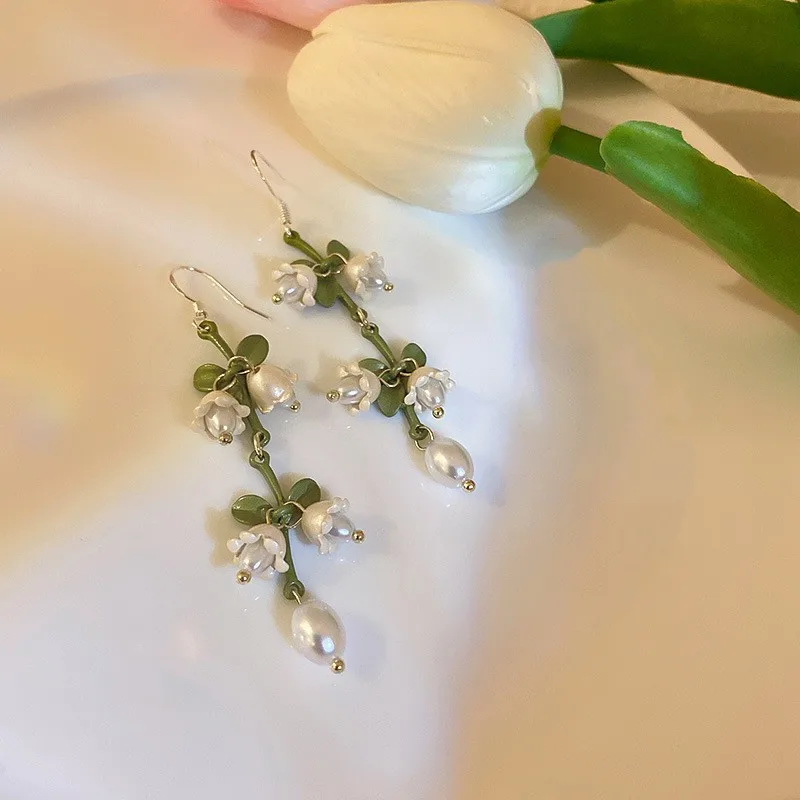 

2021 New Korean Fresh Pearl Flowers Temperament Senior Drop Earrings Contracted Fashion Long Lovely Trend Women Earrings