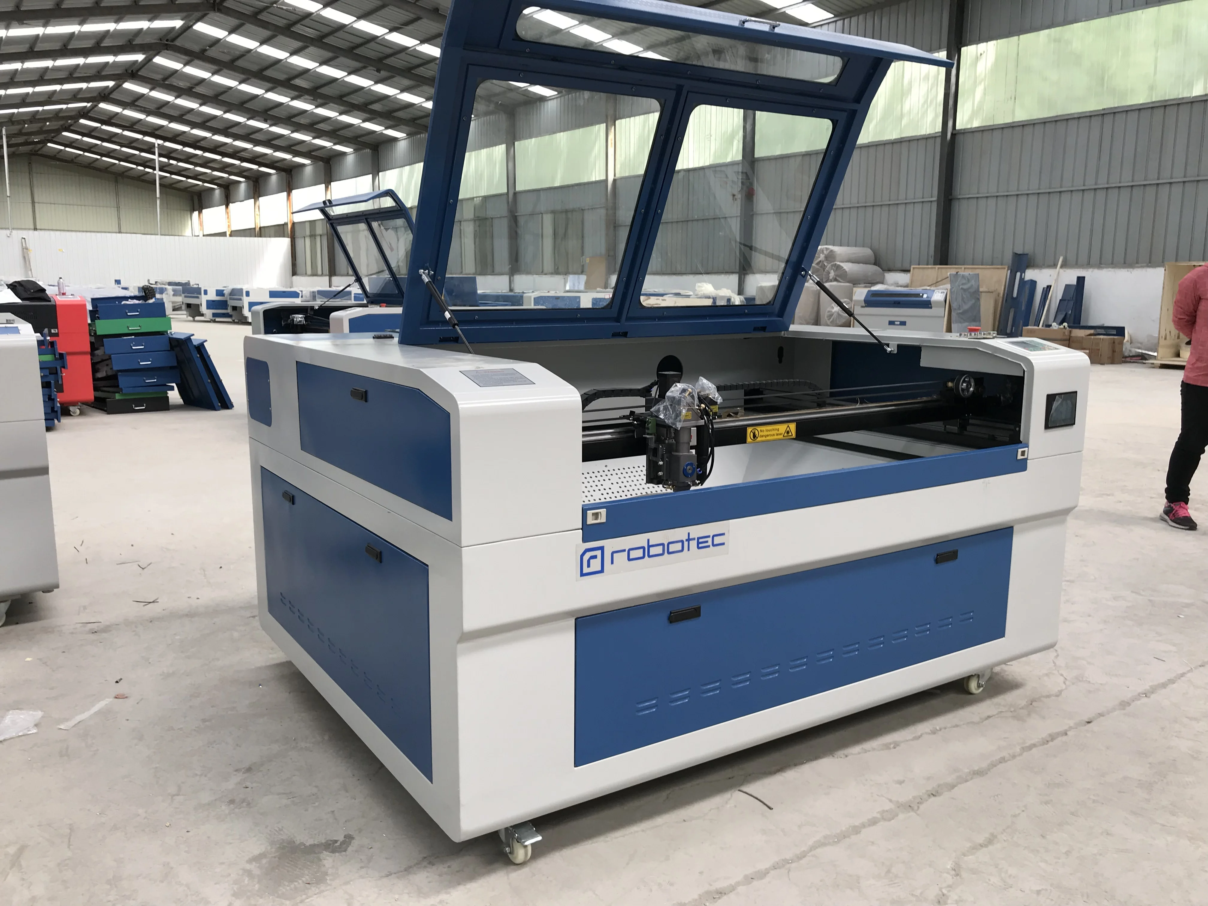 Лазерный гравировальный станок Co2 с двумя головками для акрила 1390 лазерный