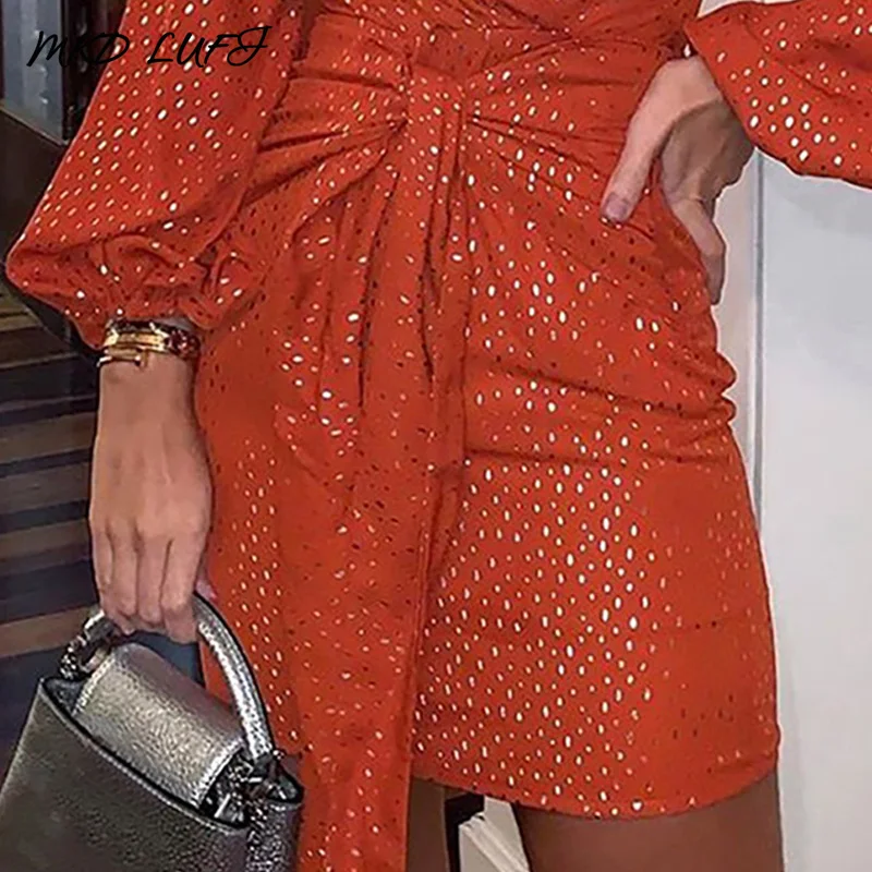 Женское облегающее мини-платье с v-образным вырезом рукавами-фонариками и рюшами