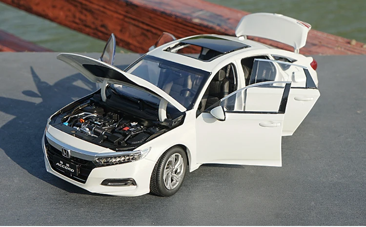 Exquisite gift 1:18 Guangqi Honda Tenth Generation Accord simulation metal car model,advanced alloy model car,free shipping