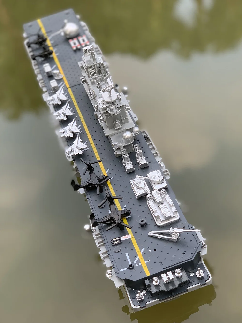 военный корабль с дистанцио