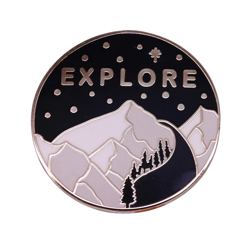 Булавка для изучения природы снега горы дерева пейзажа диких приключений