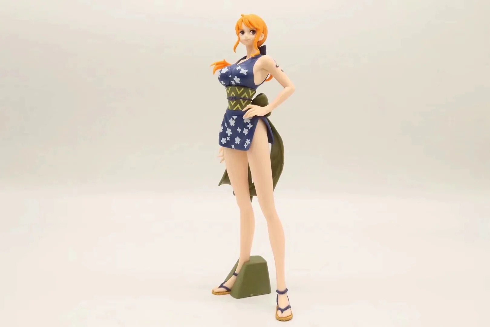 

25CM One Piece Nami Figure PVC Anime Figure Model Collection Toy Gaara Figure Exquisite Desktop Decoration Dolls