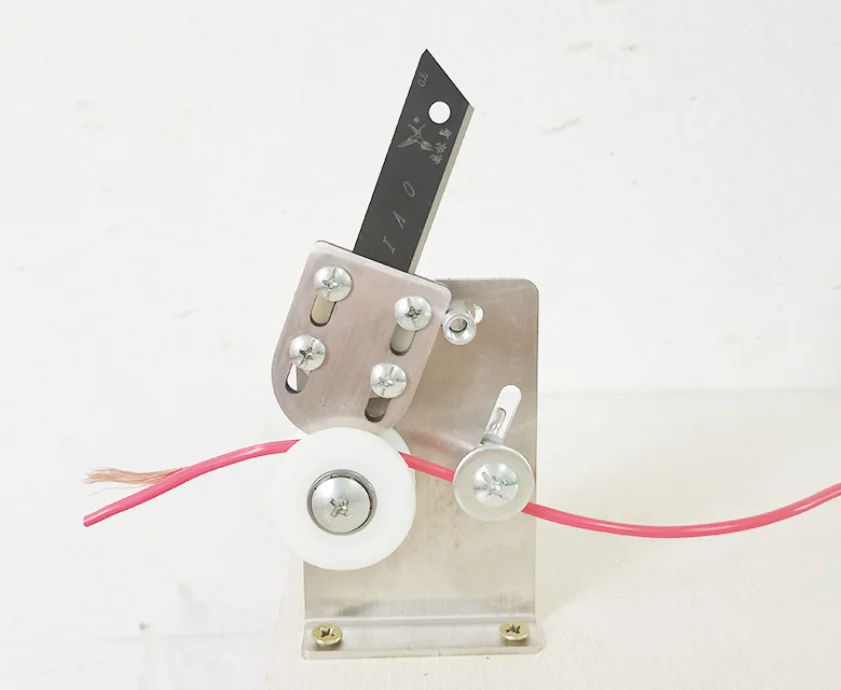 

Portable Manual Wire Stripping Machine Cable Peeling Machine DIY Mini 2-35MM Waste Cables Stripper With Tungsten Steel Blade