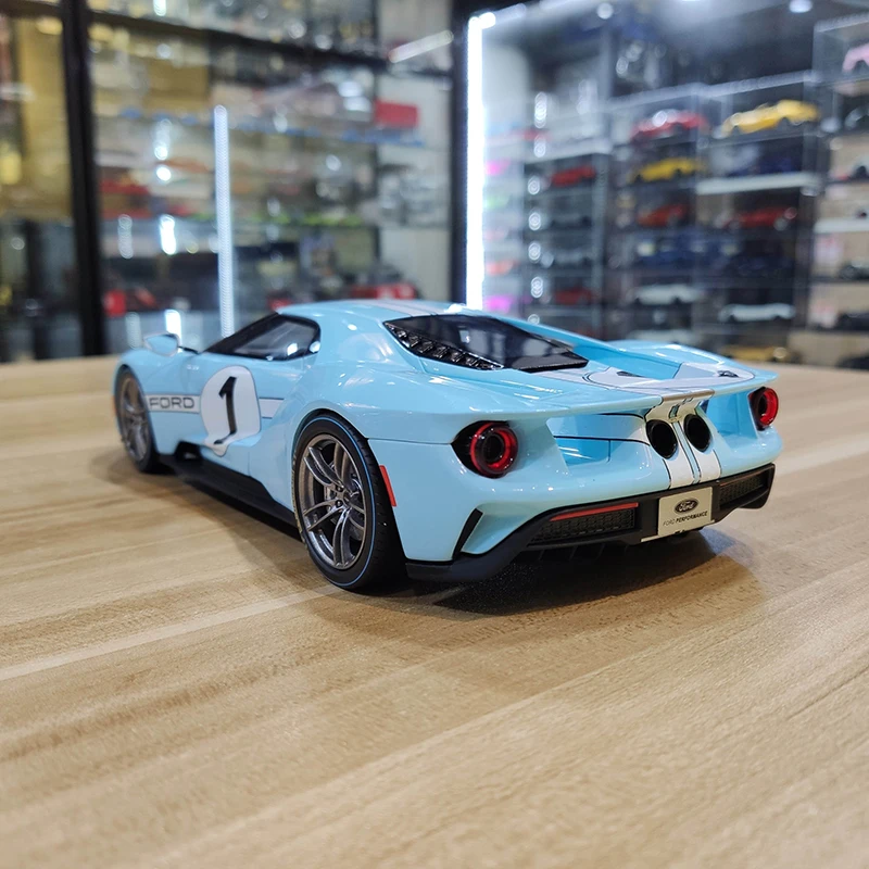 

1/18 Simulation Resin Car Model Christmas Collection Gift Decoration