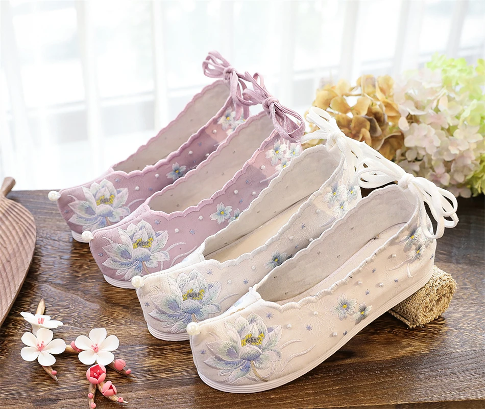 

Традиционные китайские туфли Hanfu, женские туфли на плоской подошве в старинном стиле, Лолита, анкель, бандаж, скрытые каблуки, восточные цветочные вышитые жемчужины лотоса