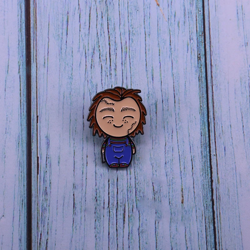 Чаки вдохновила брошь в стиле 80-х из фильмов ужасов отличное дополнение |