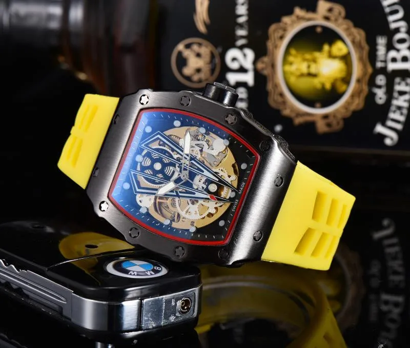 

Fashionable young men's high grade business wristwatch waterproof wristwatch high grade wristwatch