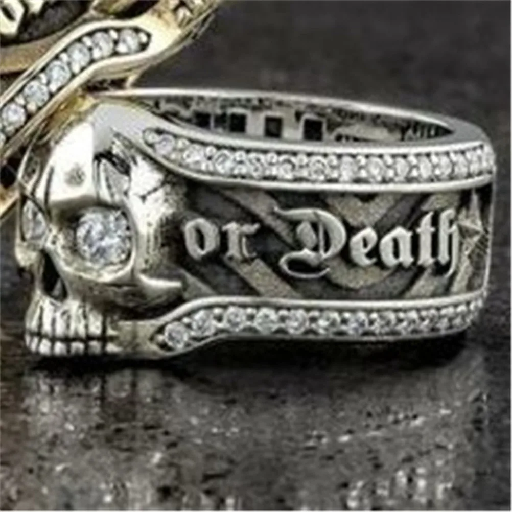 

Fashion Retro Gothic Style Skull Zircon Rings Male Hip Hop Rock Party Jewelry Locomotive Accessories Trend Line Holiday Gift