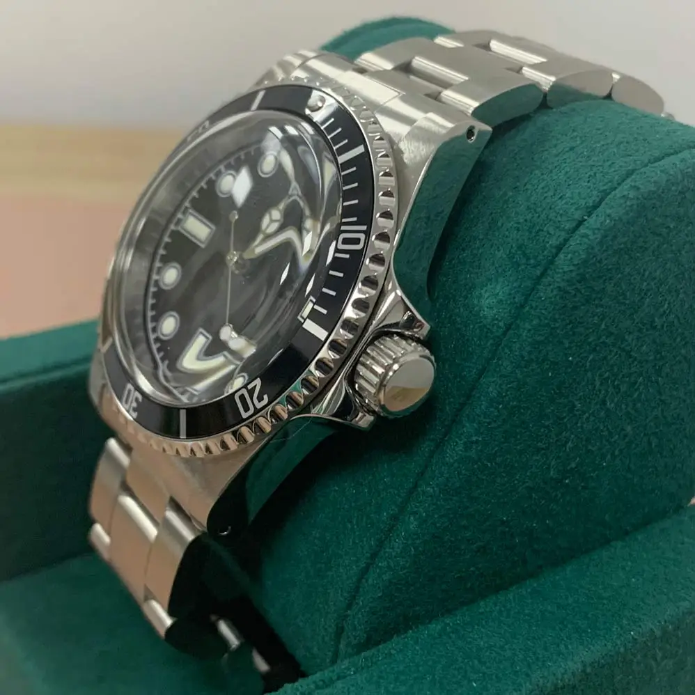 

Mechanical watch NH35 movement black dial vintage stainless steel case acrylic glass stainless steel strap 39.5mm UTN54