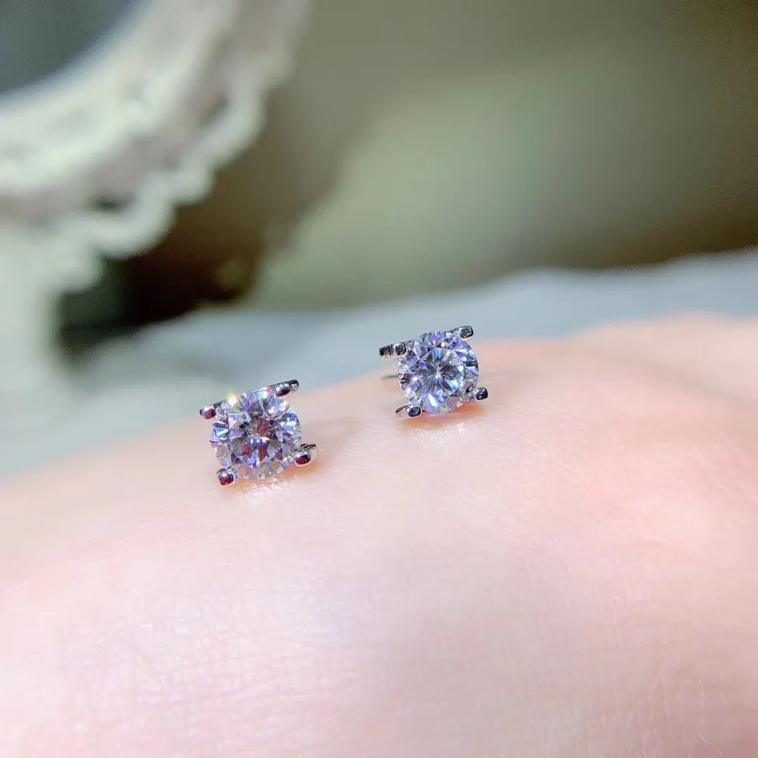 Kkmall Store Круглый Муассанит с одной зерной 0.80ct Алмазный тест прошел моассанит серебряные серьги-гвоздики