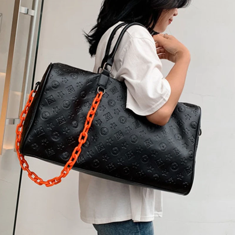 

2021 Large Big Capacity Women Sports Bag Pu Leather Fashion Luxury Girls Gym Fitness Bags Travel Handbag Backpack with Chain