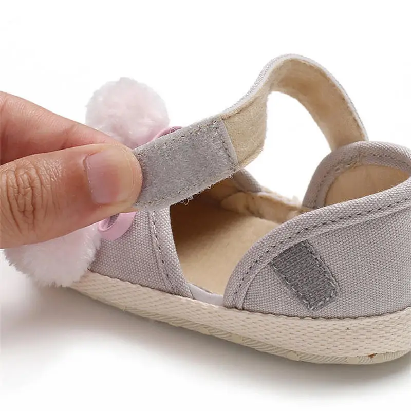 Детская обувь для девочек мягкая искусственная кожа белый пушистый шар бант