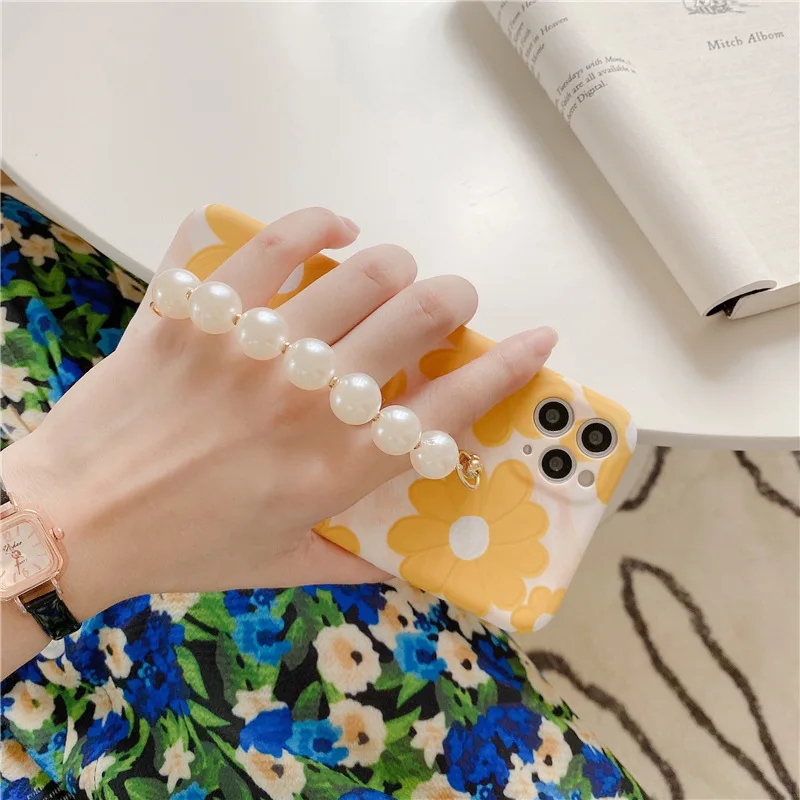 

Suitable for yellow daisy flower chain shell suitable for 12/11Pro/Max Apple X/XS/XR/SE/mini