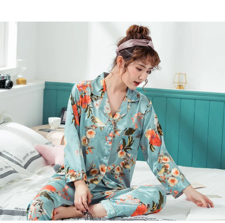 

Ice Silk Ladies Pajamas Long-sleeved Pajamas for Girls Thin Silk Two-piece Suit Cardigan Printed Spring and Autumn Home Clothes