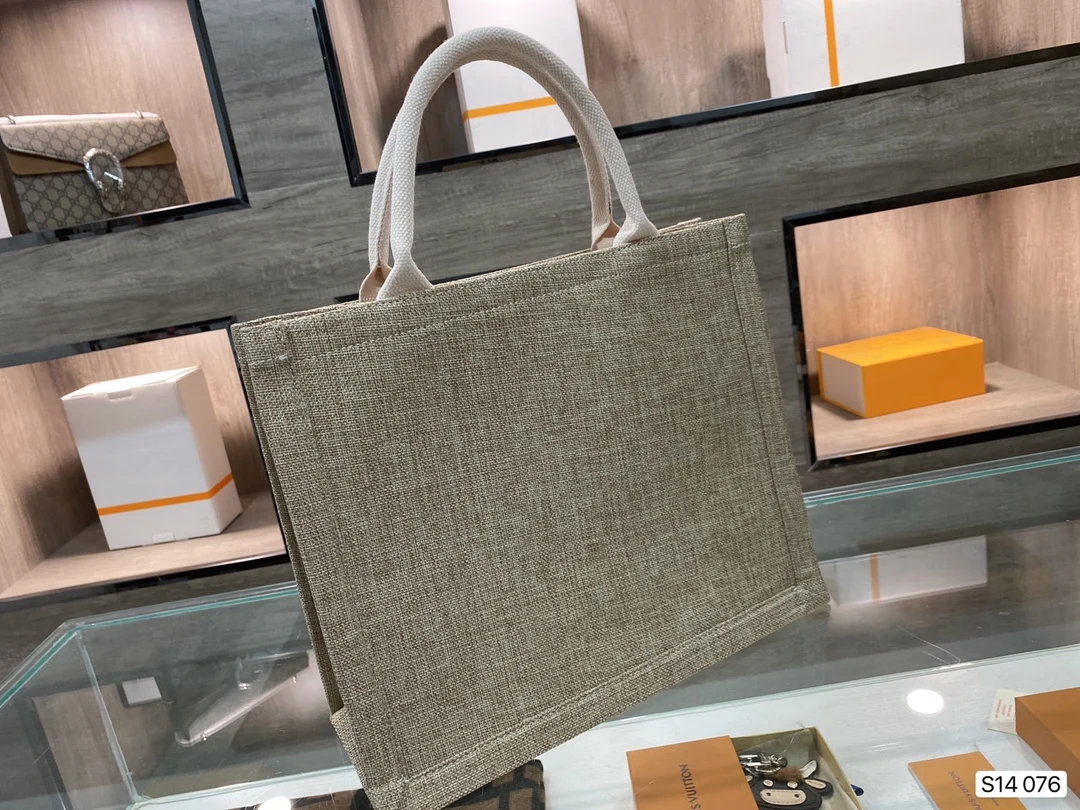 

Luxury tote mens and womens Tote bag shopping bag handbag fanny bag designer bag gift bag