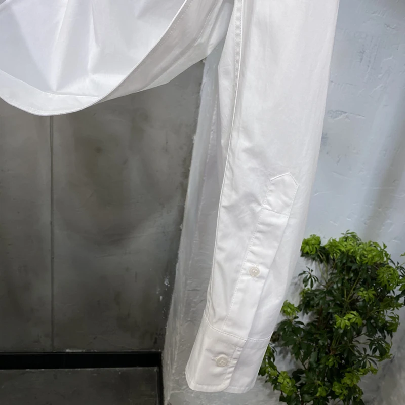 Женская Асимметричная рубашка TWOTWINSTYLE белая Повседневная Блузка с отложным