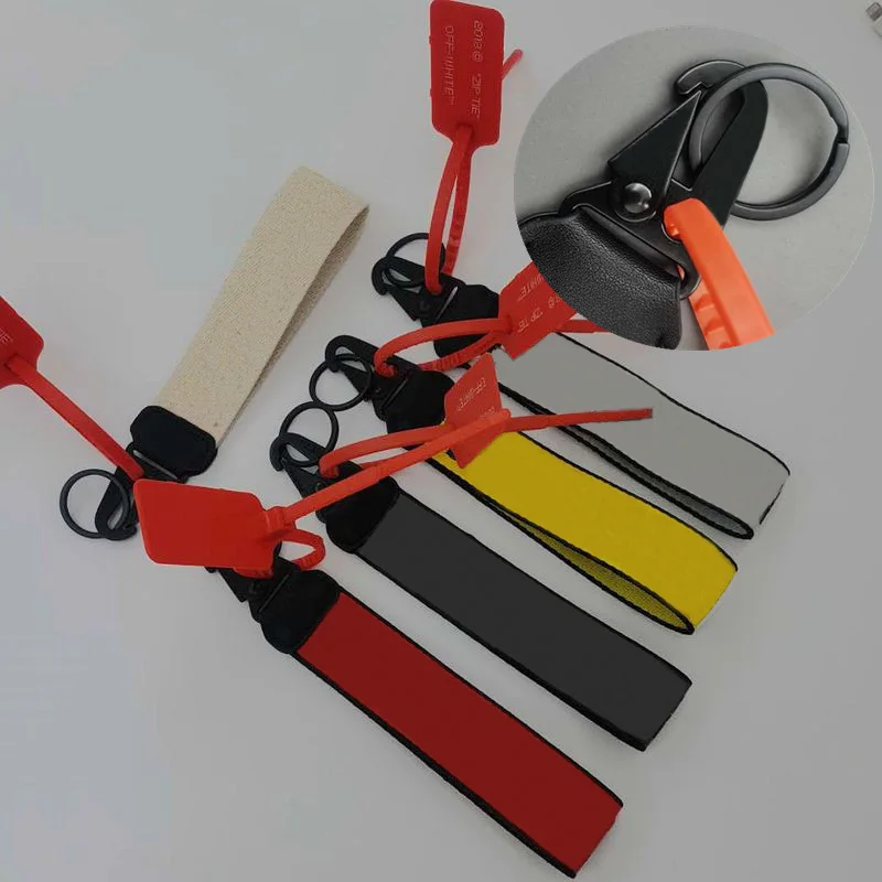 

The Latest Hot Fashion Trendy Brand Canvas Embroidered Keychain Beige Camera Phone Pendant Keychain Car Key Ring