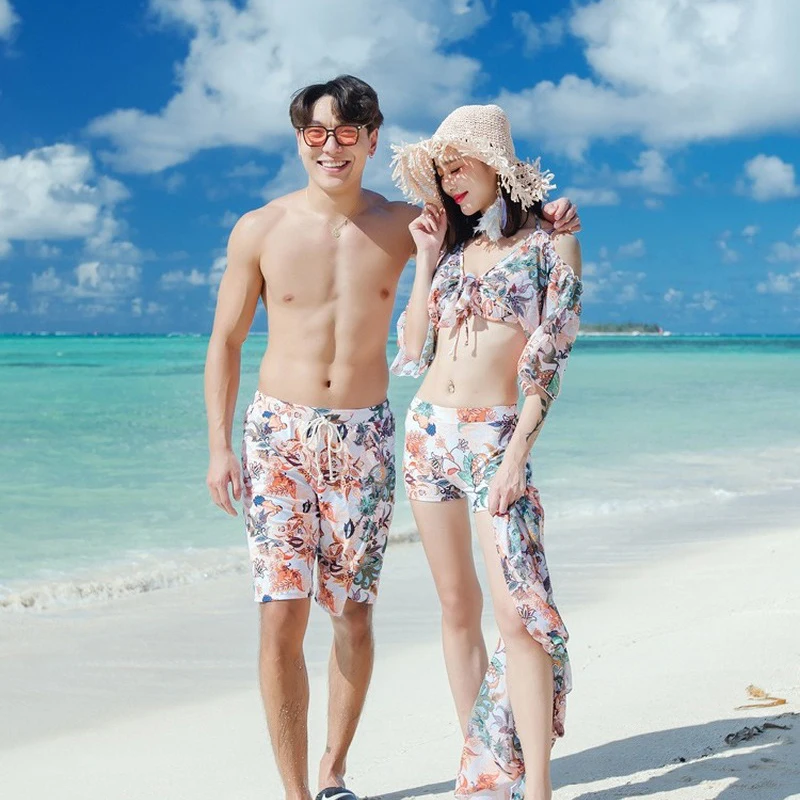 

2020 new couple swimwear steel bracket split flat angle bikini four piece swimwear women's beach pants thickened, conservative,