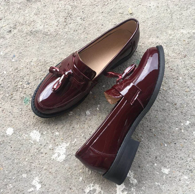 Женские туфли из лакированной кожи оксфорды винно-красные на плоской подошве