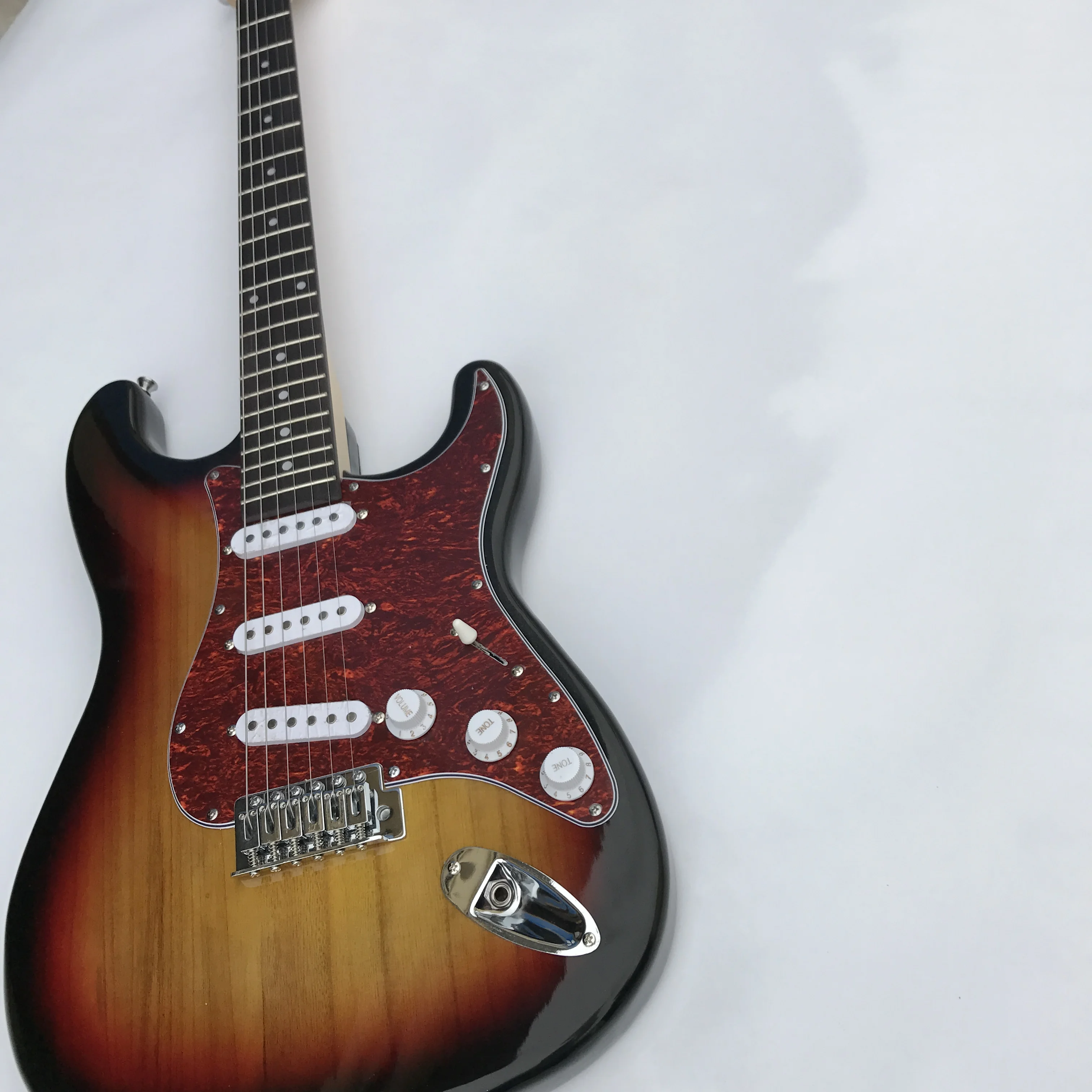 Классическая электрогитара paulownia body maple xylohone neck ST. Заводские магазины Принять настройку