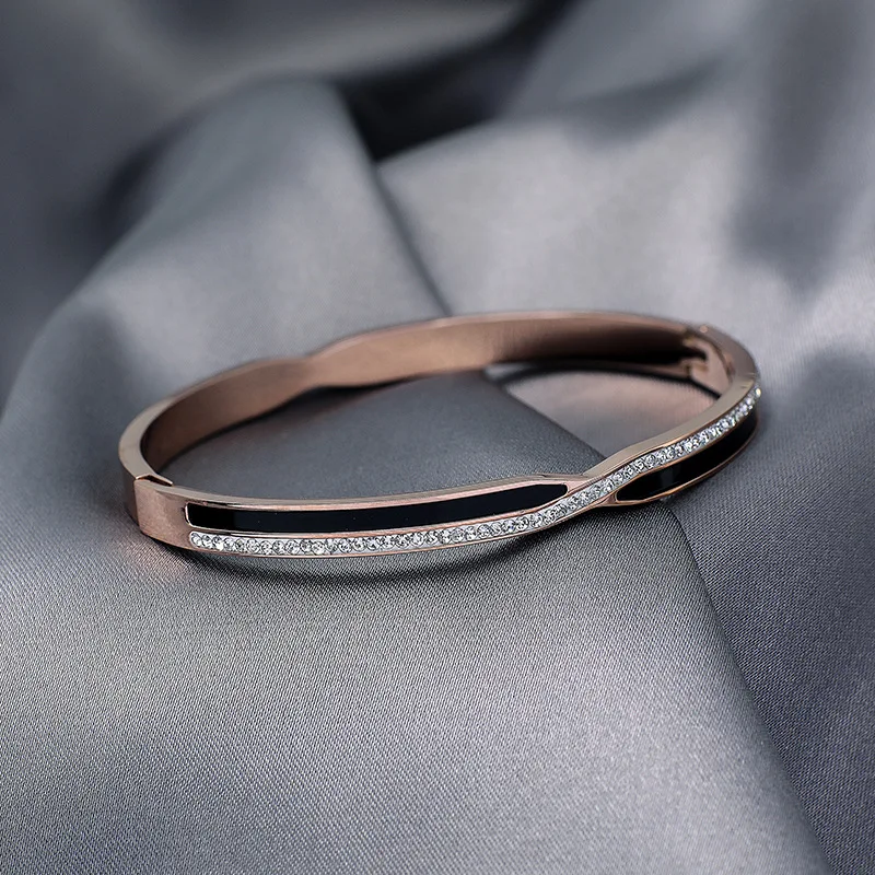 

Titanium Steel Bracelet Woman Mori Four Ye Cao Bracelet Joker Rose Gold Simple Student Trend Hatch Bracelet